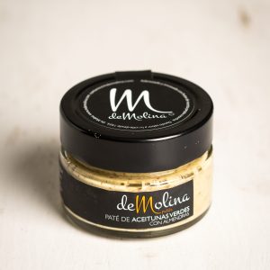 pate de aceitunas verdes con almendras