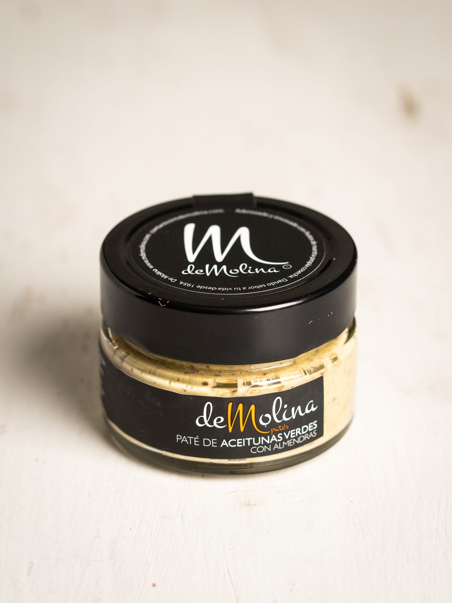 pate de aceitunas verdes con almendras